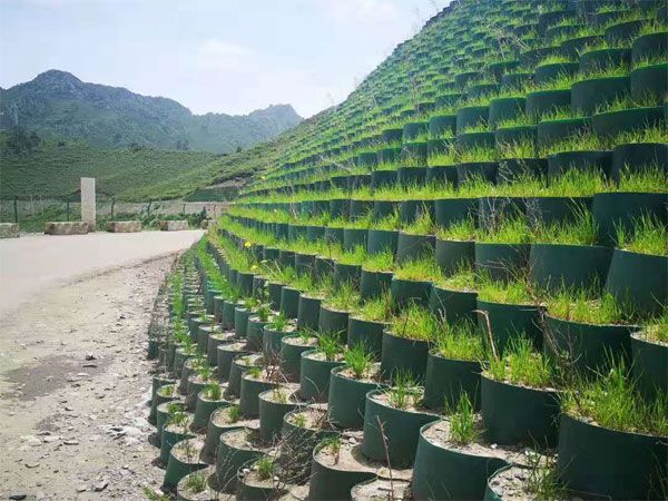 土工格室-祁連山格室山體護(hù)坡.jpg